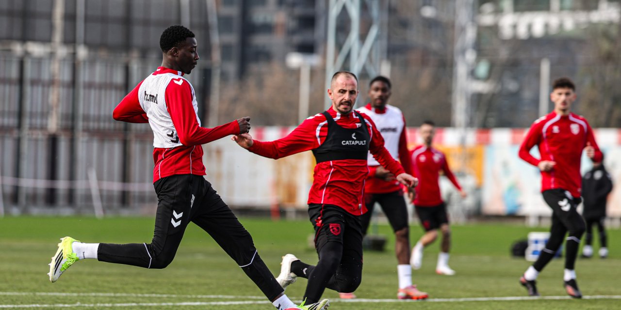 Kasımpaşa mesaisi devam ediyor