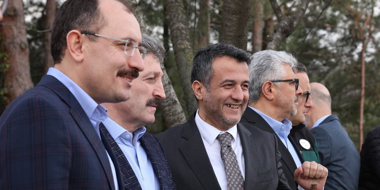 İnşaat alanında incelemelerde bulundu