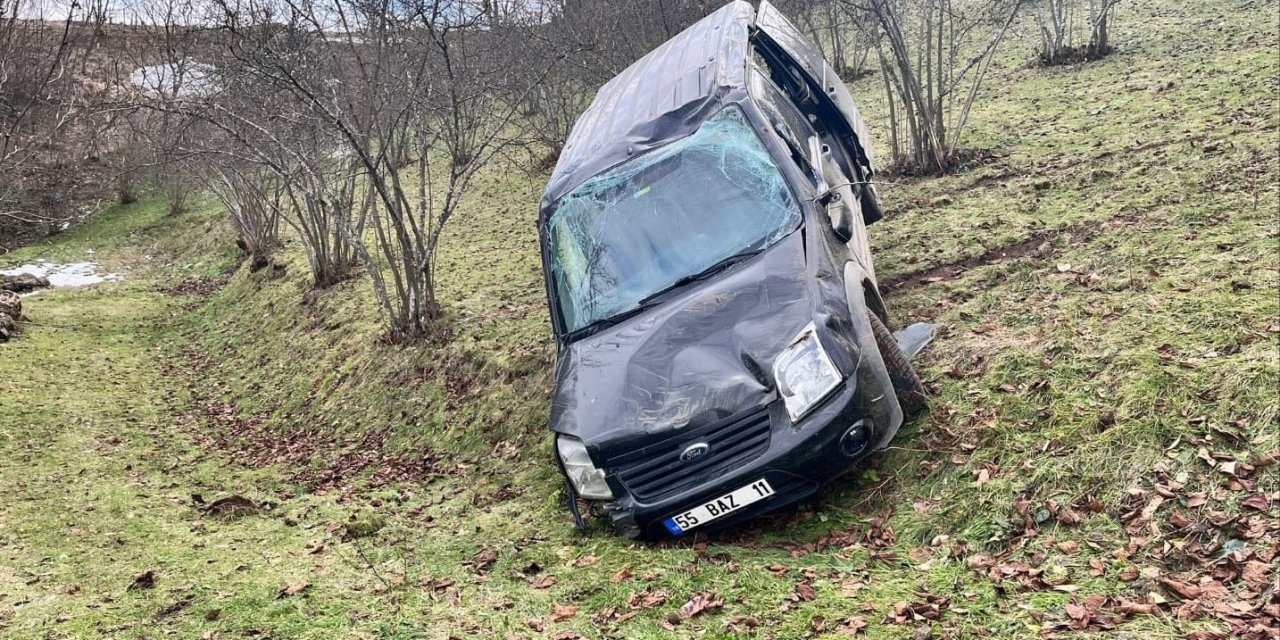 Kazada 1 kişi öldü 2 kişi yaralandı