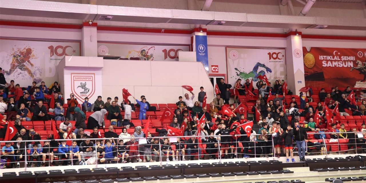 Dereceye giren sporculara ödülleri verildi