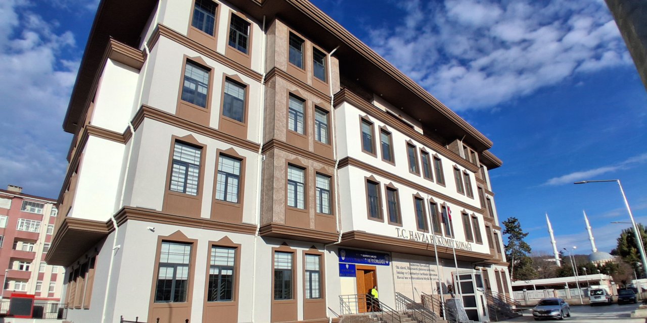 Yeni hükümet konağında hizmet vermeye başladı