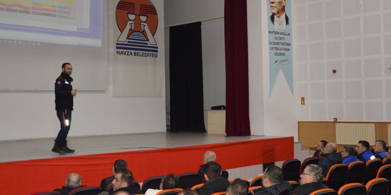 Belediye personeline sivil savunma eğitimi verildi