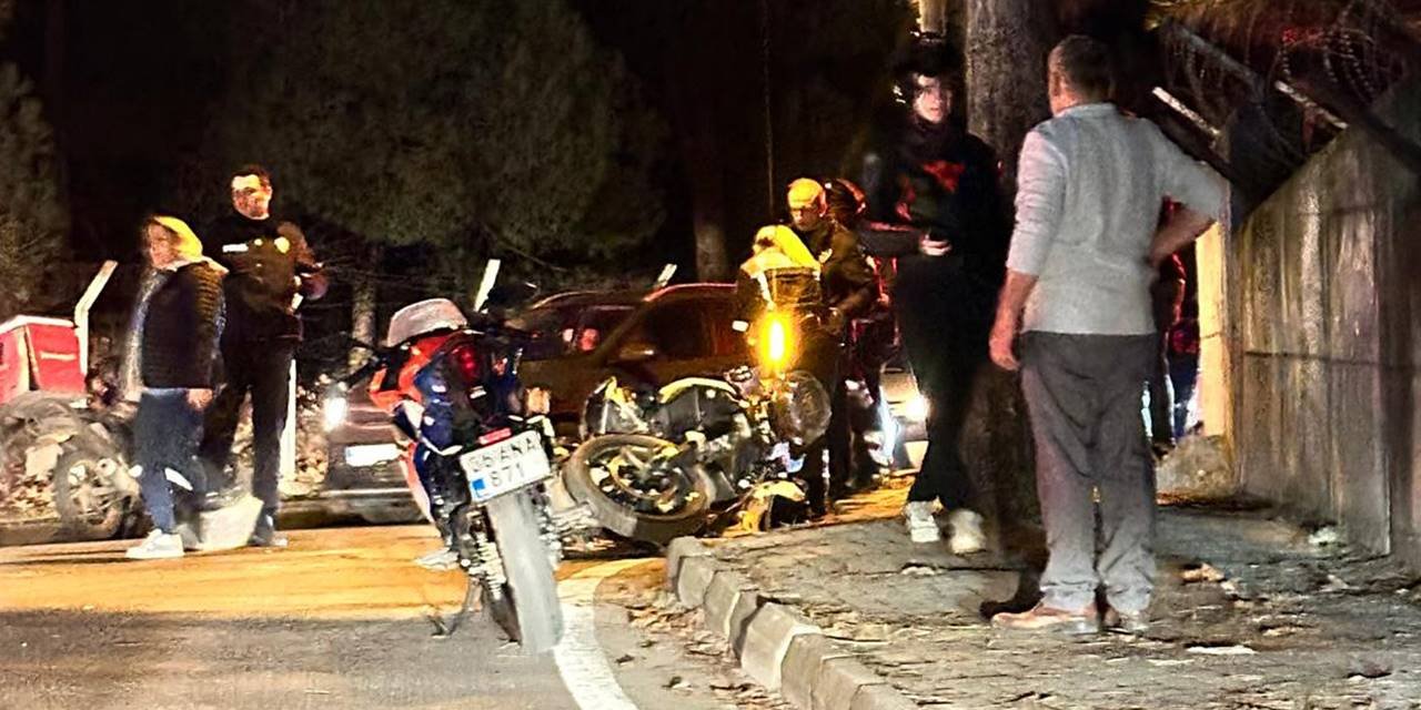 Kazada motosikletteki 2 polis memuru yaralandı