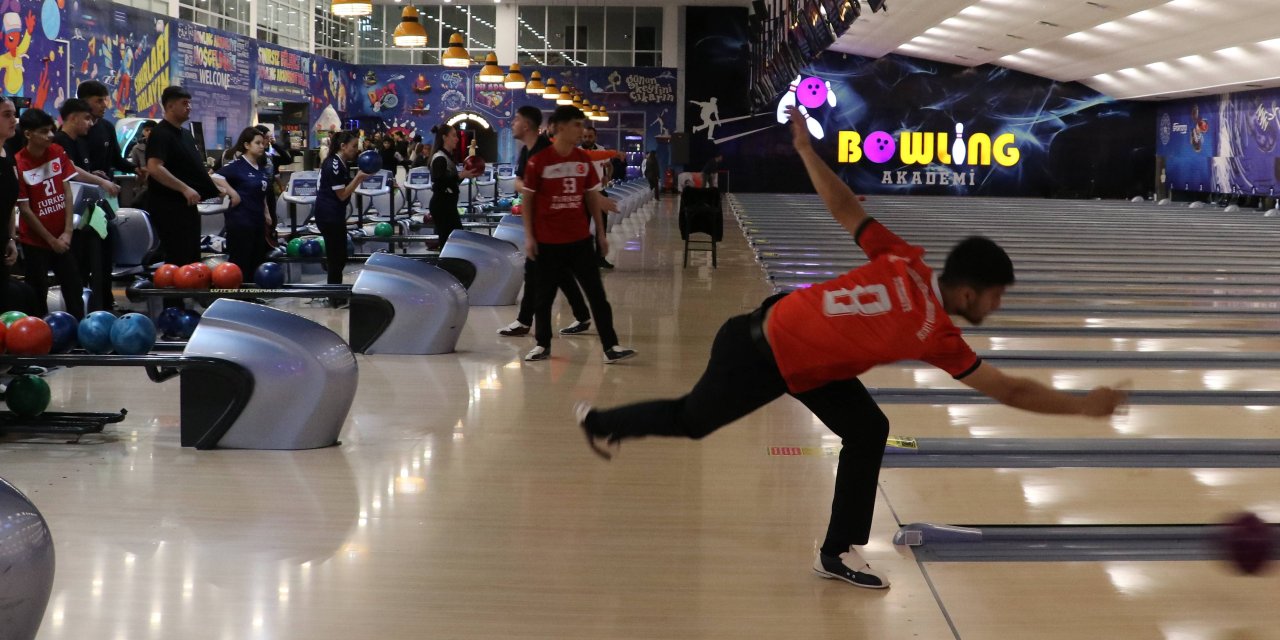 Samsun'da Gençler Türkiye Bowling Şampiyonası düzenlendi
