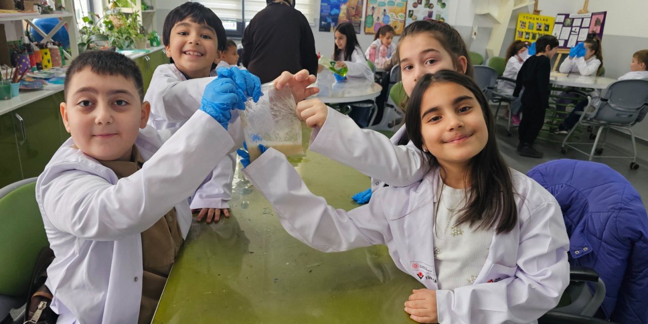 Genç mucitler deneyerek öğreniyor