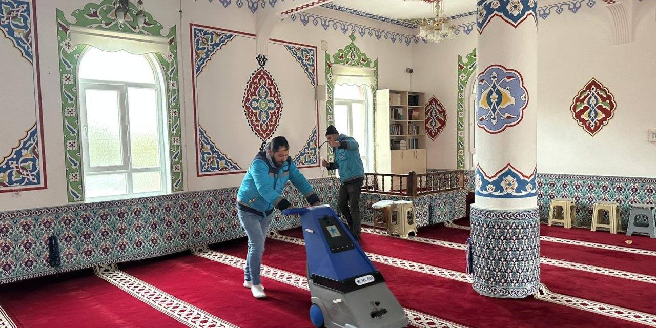 Camilerde temizlik çalışması yapıldı