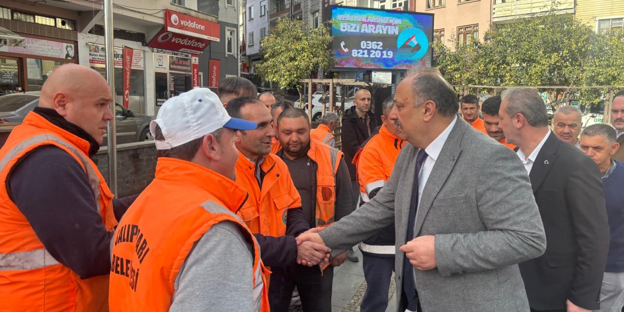 Belediye çalışanlarından zam teşekkürü