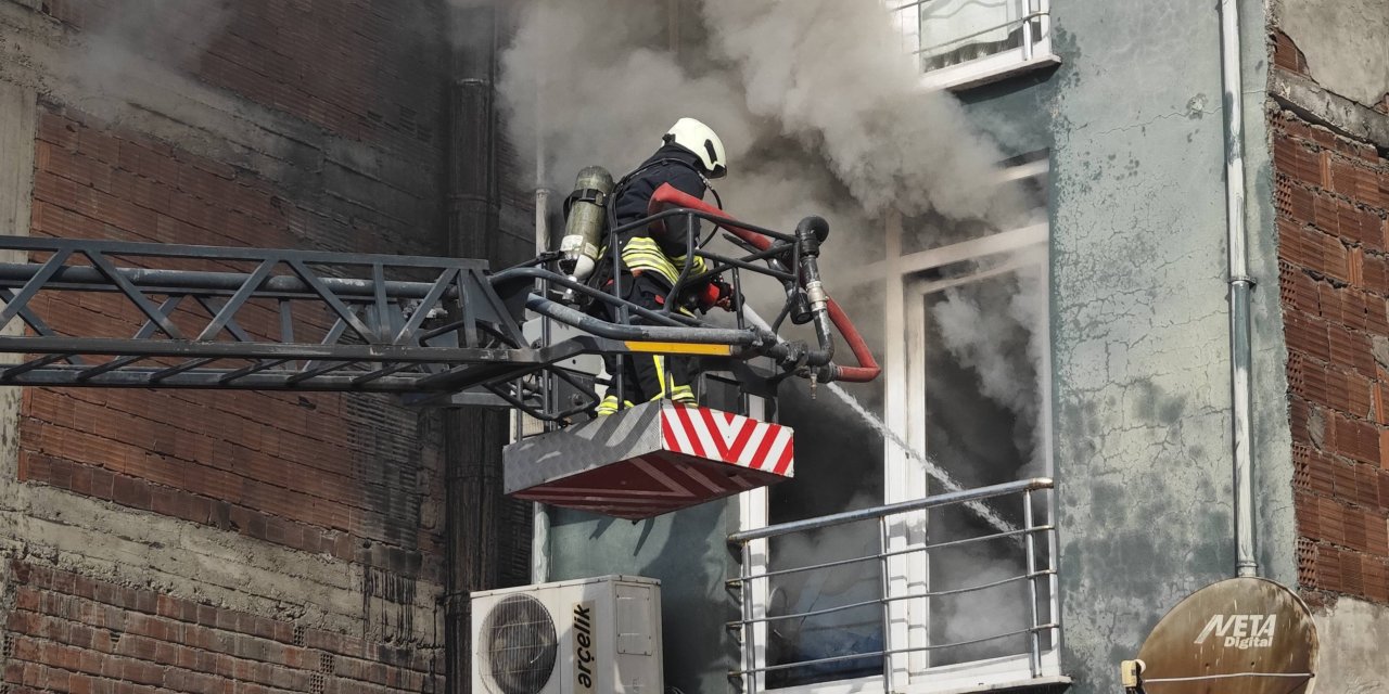 Pansiyonda çıkan yangın söndürüldü
