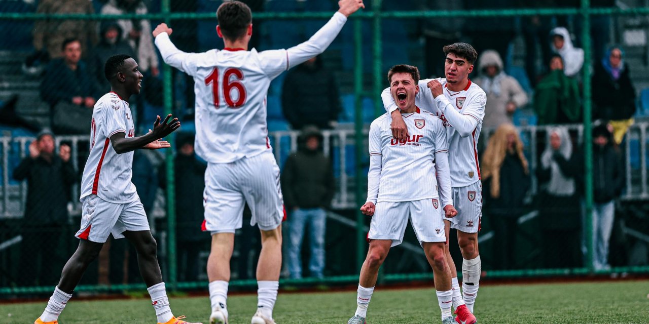 Galibiyetle döndüler