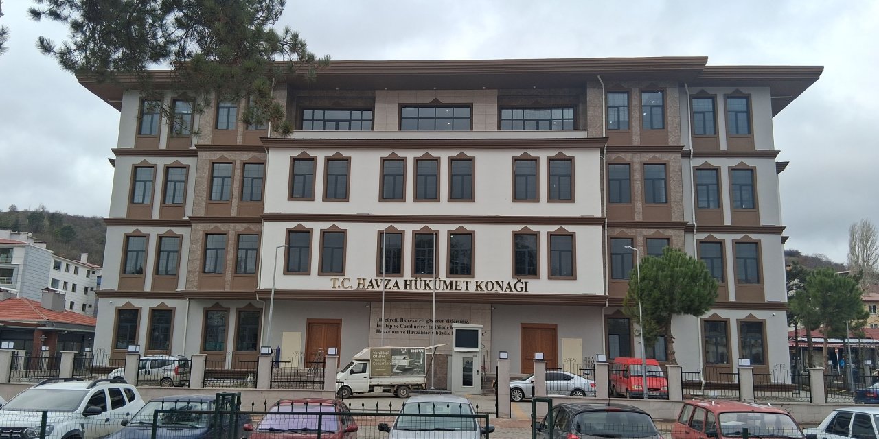 Kurumlar yeni hükümet konağında hizmet vermeye başladı