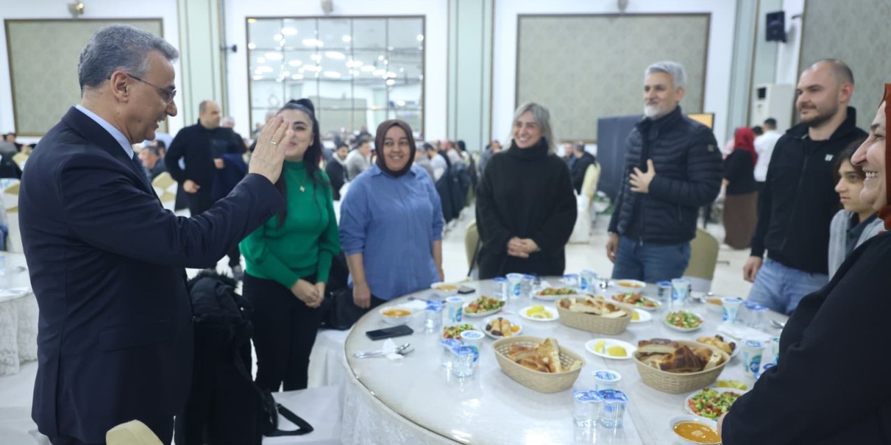 Belediye personelleriyle iftar yemeğinde bir araya geldi