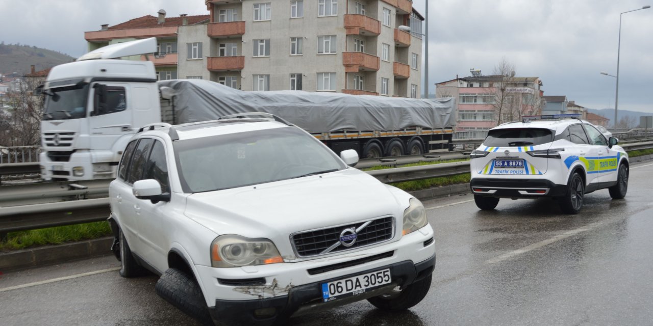 Trafik kazasında anne ile oğlu yaralandı