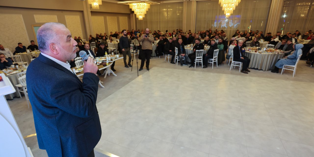 Belediye personeliyle iftar programında bir araya geldi