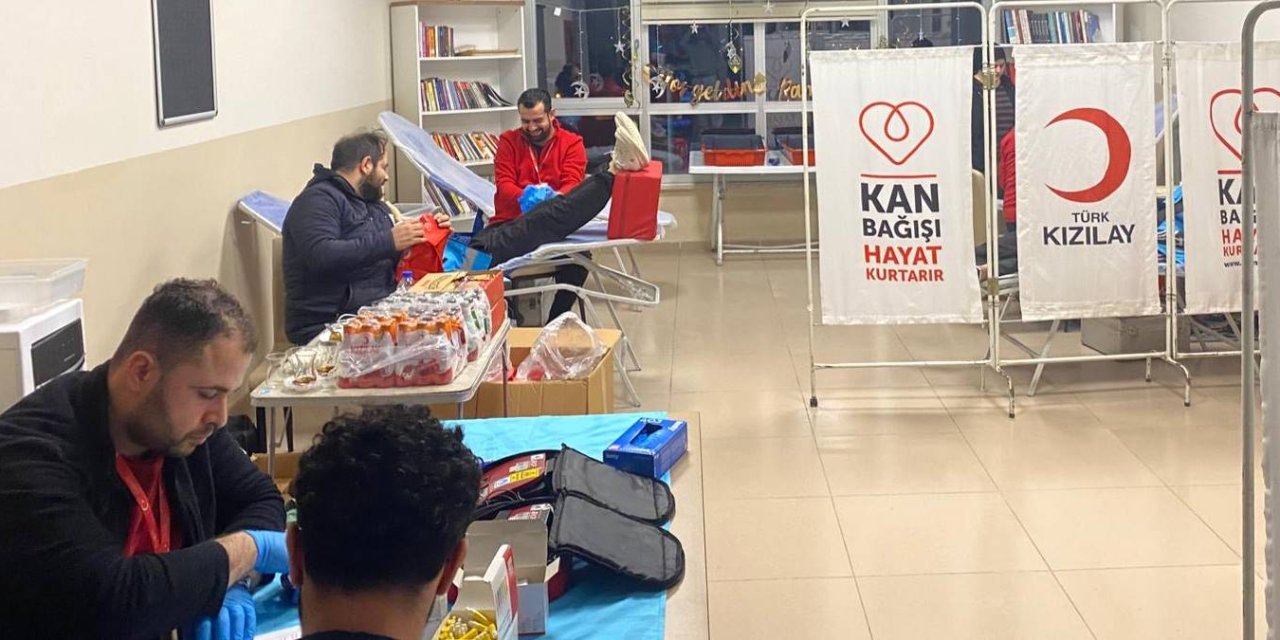 Kızılay kan bağışı etkinliği düzenledi