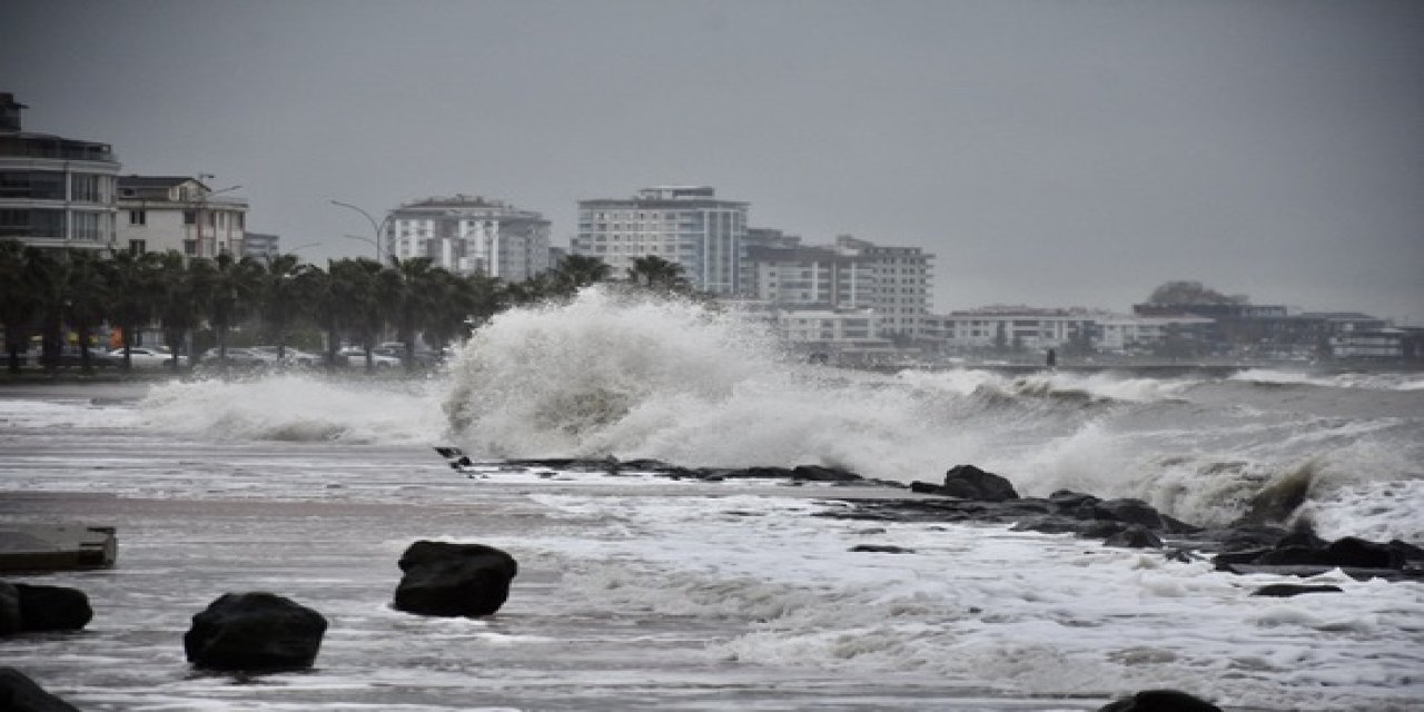Samsun'da fırtına ve sağanak etkili oldu