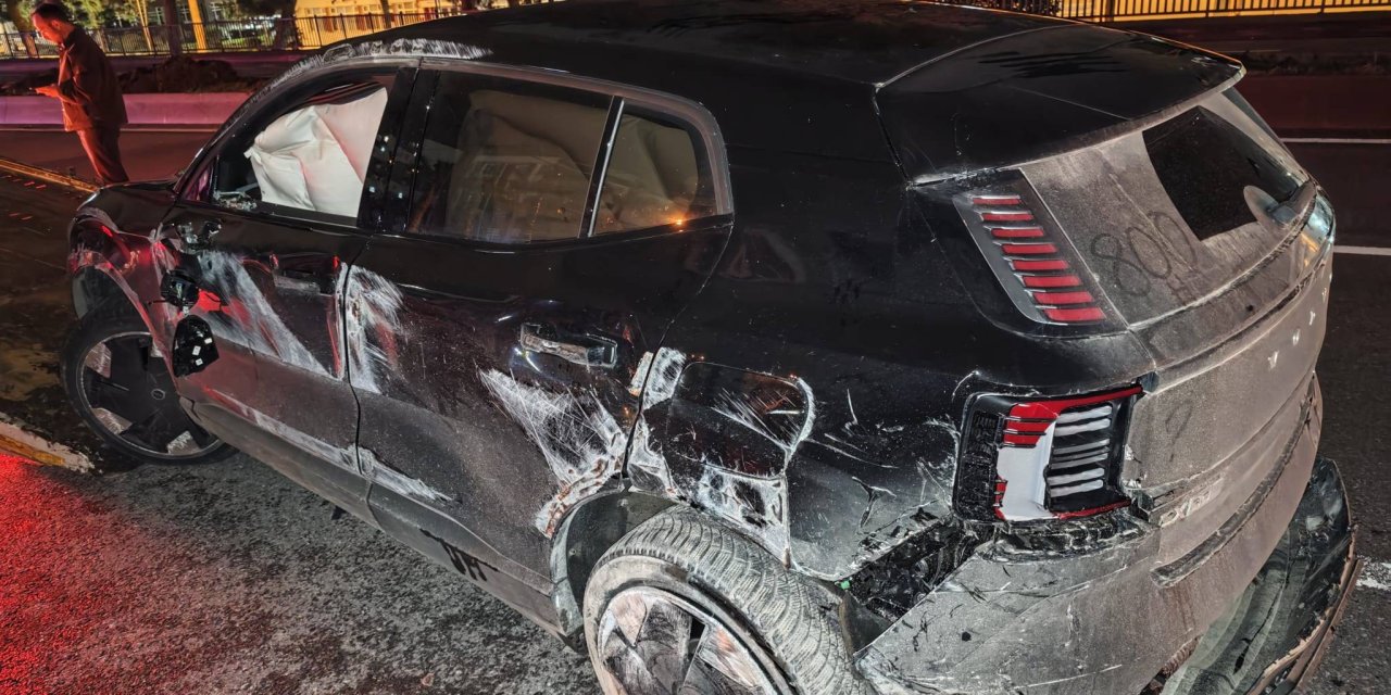 Takla atan otomobildeki 2 kişi yaralandı