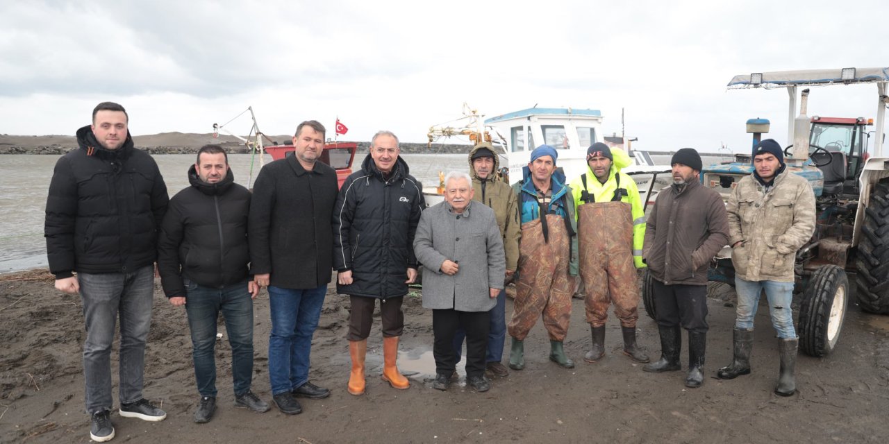 Taşkın yaşanan mahallelerde incelemelerde bulundu