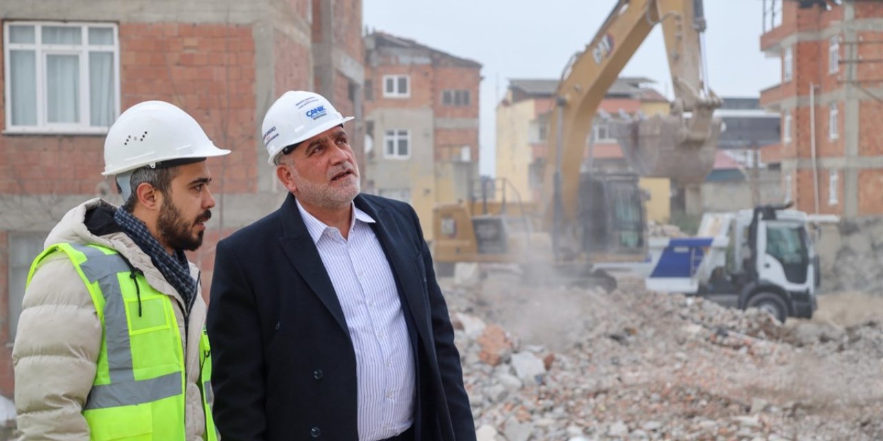 Depreme dayanıksız binalar yıkılıyor