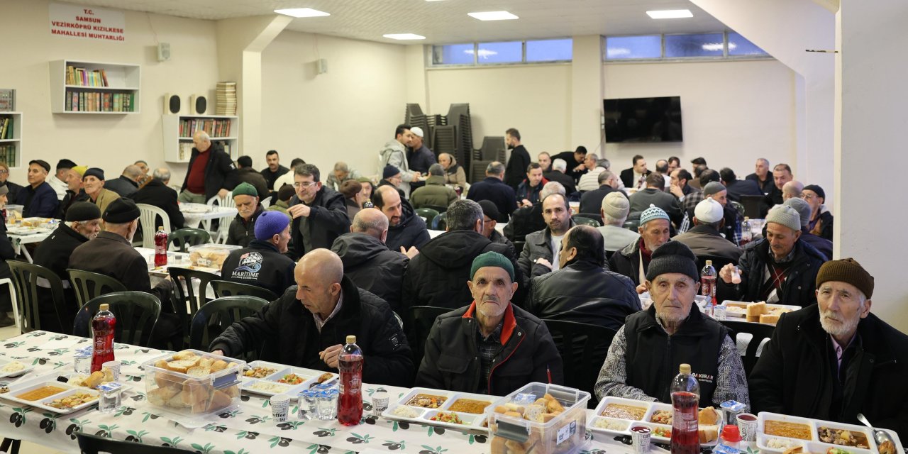 Mahalle sakinleri ramazan boyunca aynı sofrada buluşuyor