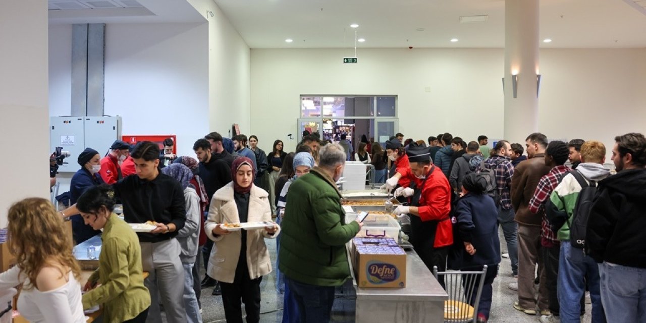 OMÜ’de binlerce öğrenci her akşam iftarda buluşuyor