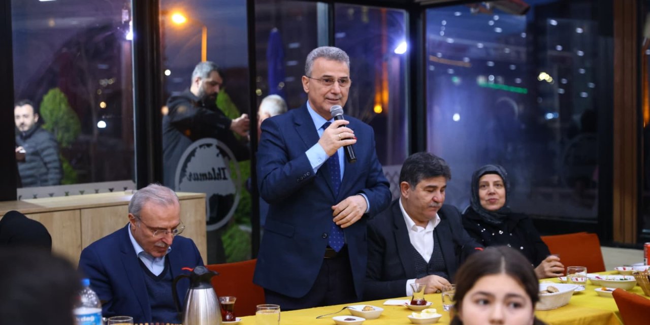 Meclis üyeleriyle iftar yemeğinde bir araya geldi