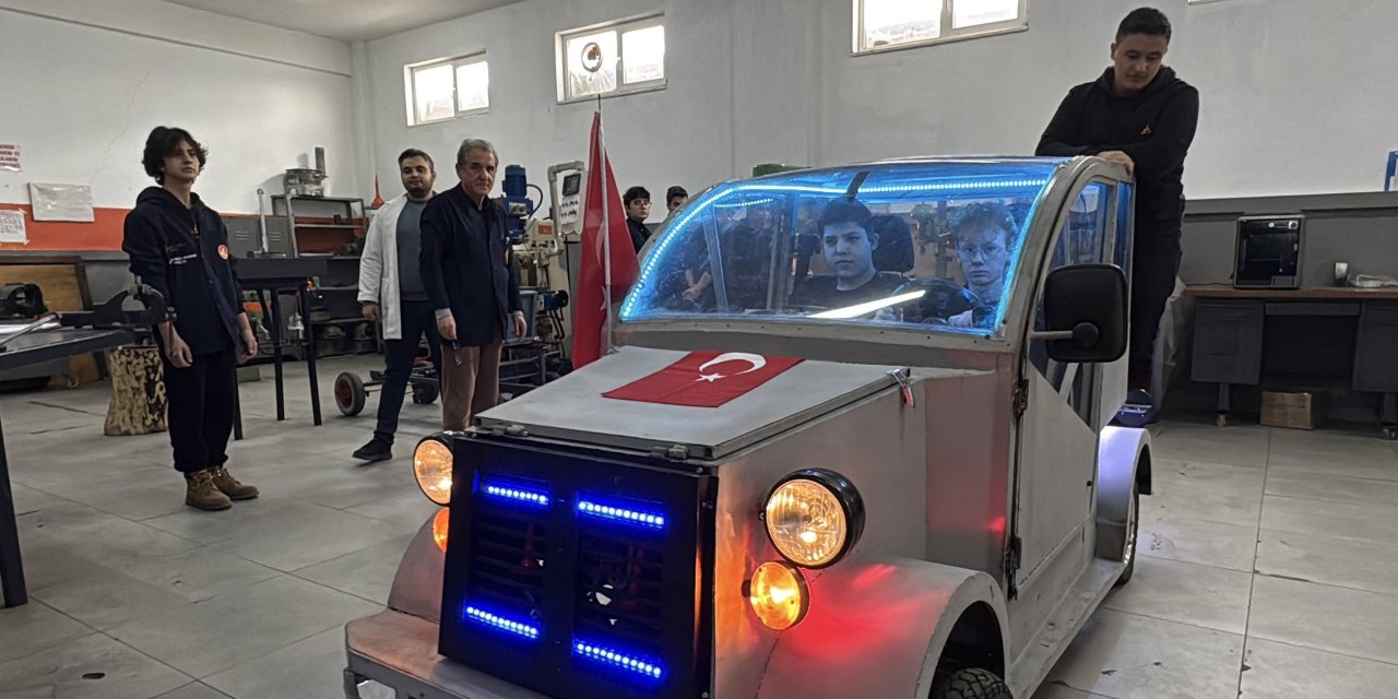 Öğrenciler geri dönüşüm malzemeleri ile araç üretti