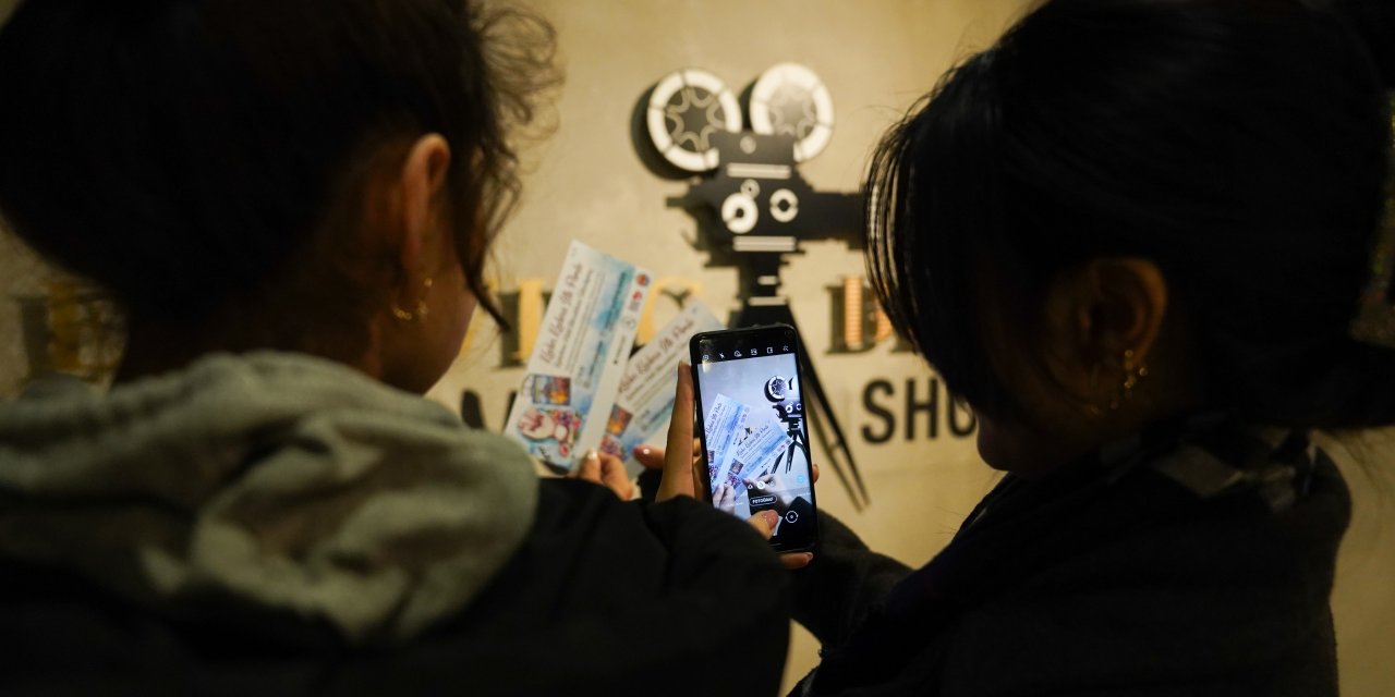 Atakumlu kadınlara sinema keyfi