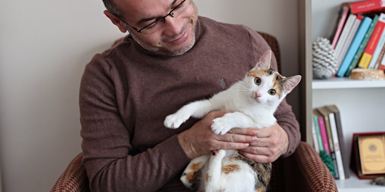 Evlerde içilen sigaranın evcil hayvanlara zararı araştırıldı