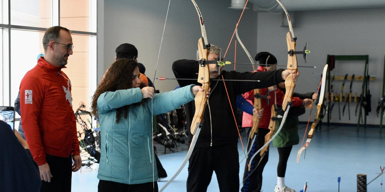 Samsun'da Yeşilay gönüllüleri ile bisiklet tutkunları bağımlılık konusunda farkındalık için ok attı