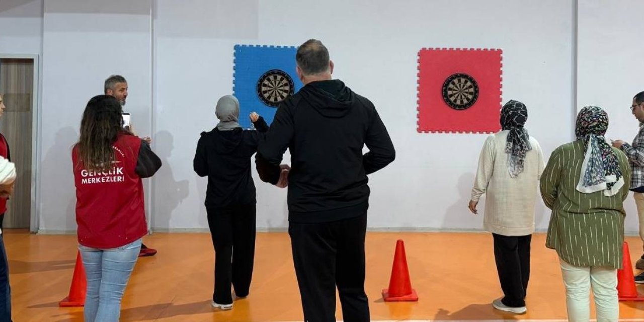 Otizmli bireylerin annelerine yönelik dart turnuvası