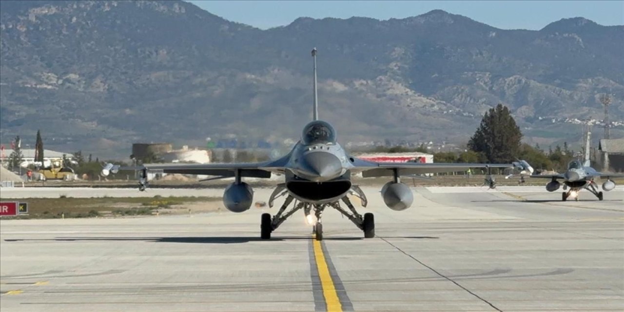 Savaş uçakları ve hava savunma sistemleri konuşlandırıldı