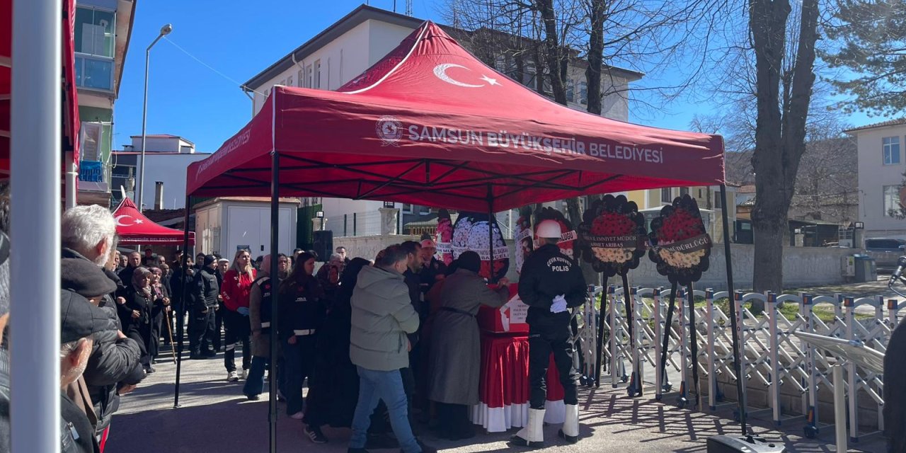Vefat eden polis memuru Ladik'te toprağa verildi