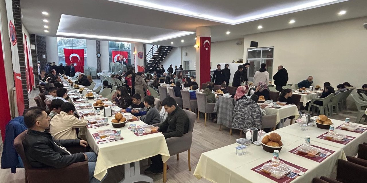 ÇEDES projesi kapsamındaki öğrenciler iftarda buluştu