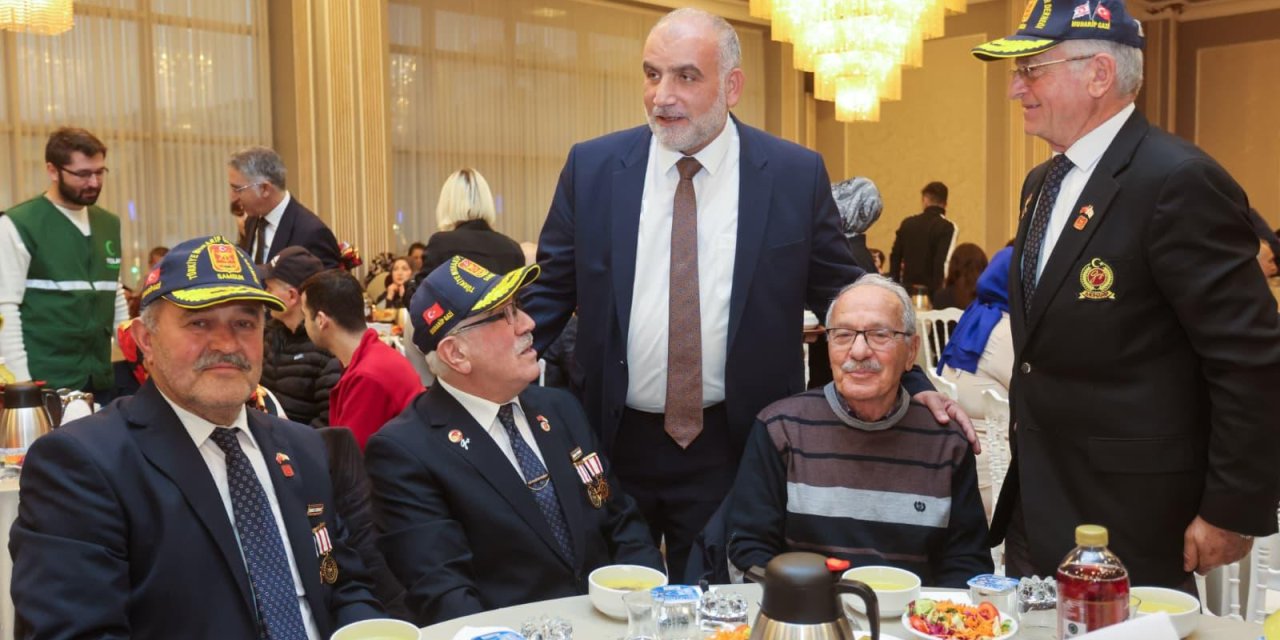 Şehit aileleri ve gazilerle iftarda buluştu