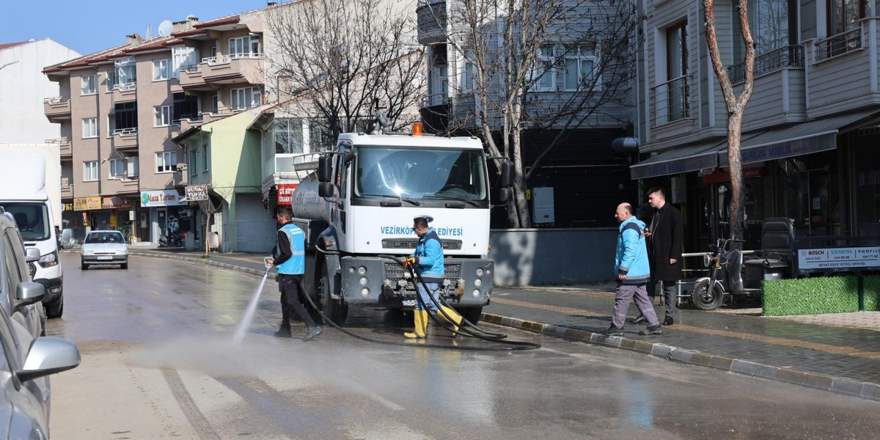 Bayram öncesi sokakları temizleniyor