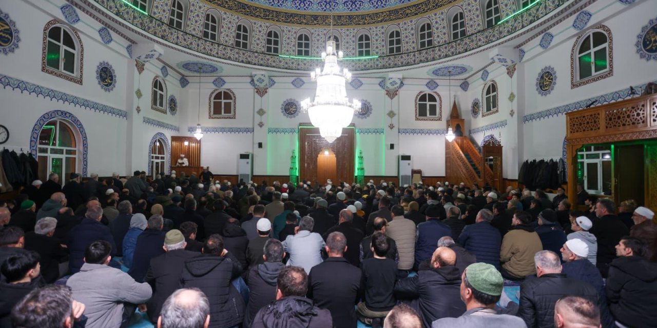 Canik'te binler ellerini semaya açtı