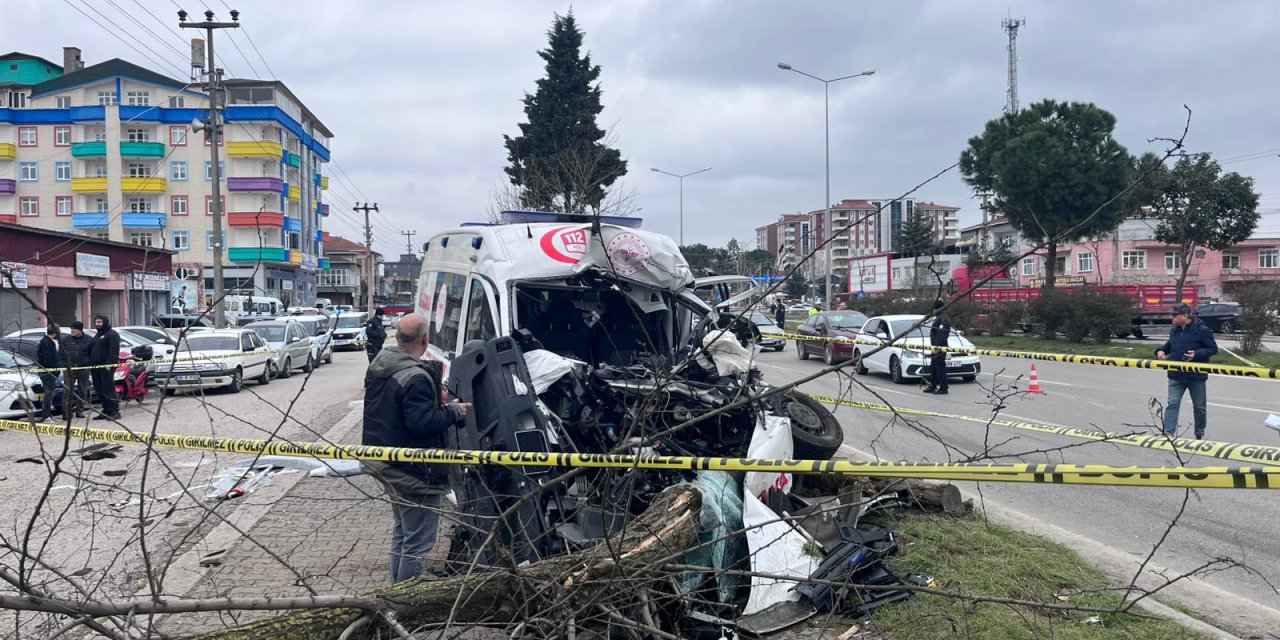 Trafik kazasında 1 kişi öldü, 3 kişi yaralandı