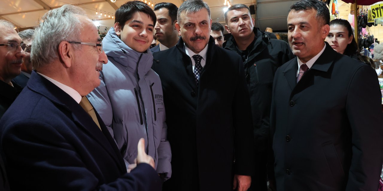 Bakan Çiftçi Ramazan Sokağı'nı ziyaret etti