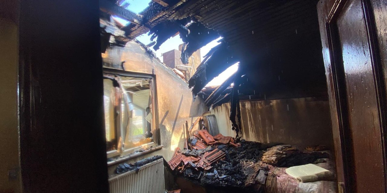 Yangın çıkan evde hasar oluştu