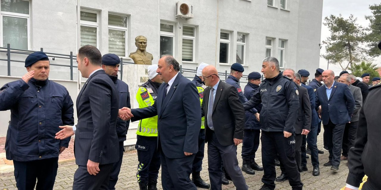 Salıpazarı'nda bayramlaşma töreni düzenlendi