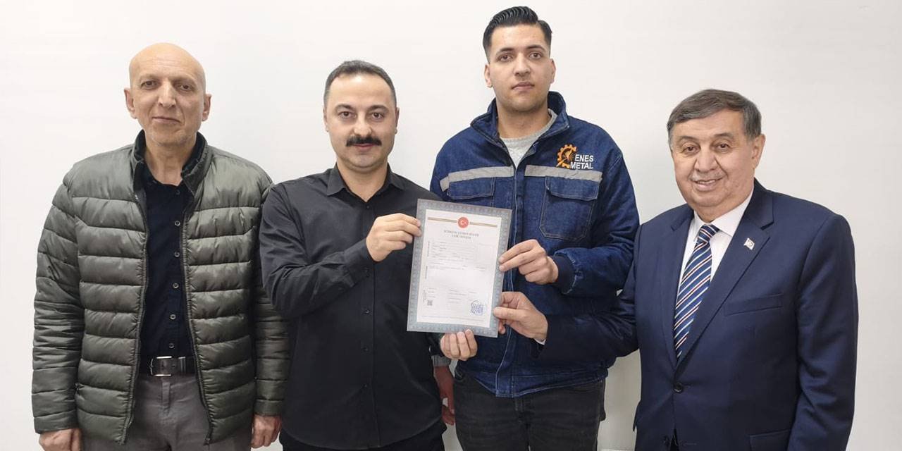 Üretime geçen fabrikanın tapusu verildi