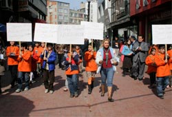 Alkışlar eylemcilere