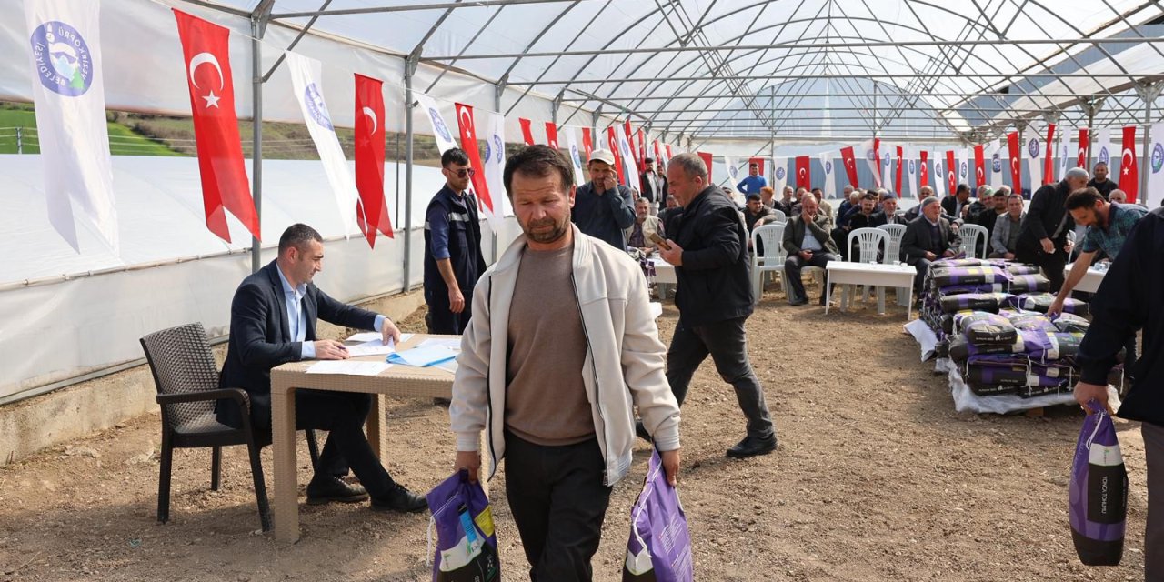 Çiftçilere yonca tohumu desteği verildi