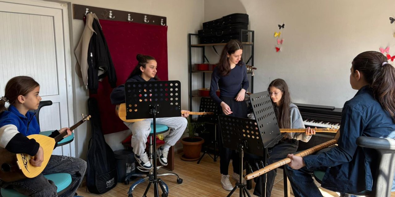 Gençlere ücretsiz müzik eğitimi veriliyor