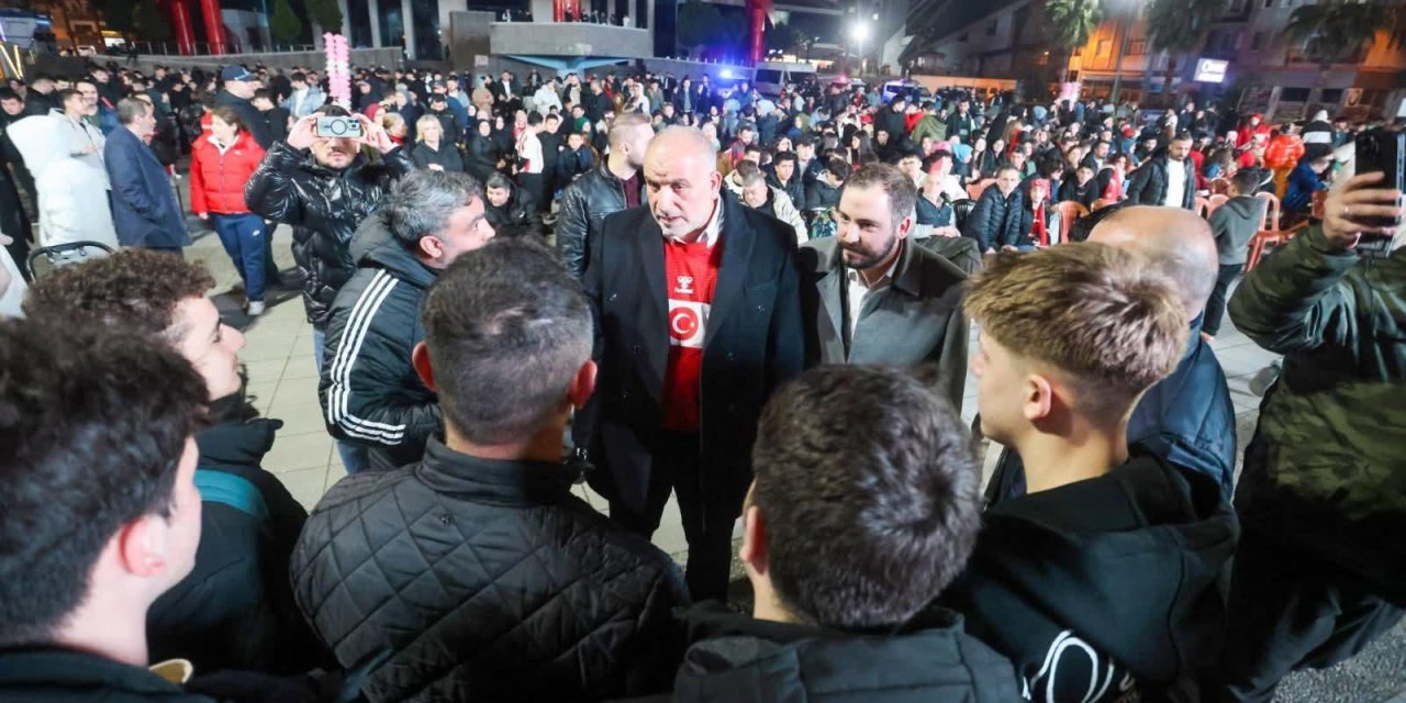Dev ekranla milli maç coşkusu yaşandı