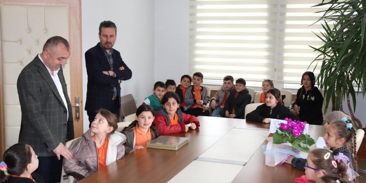 Asarcık'ta öğrencilerden belediyeye ziyaret