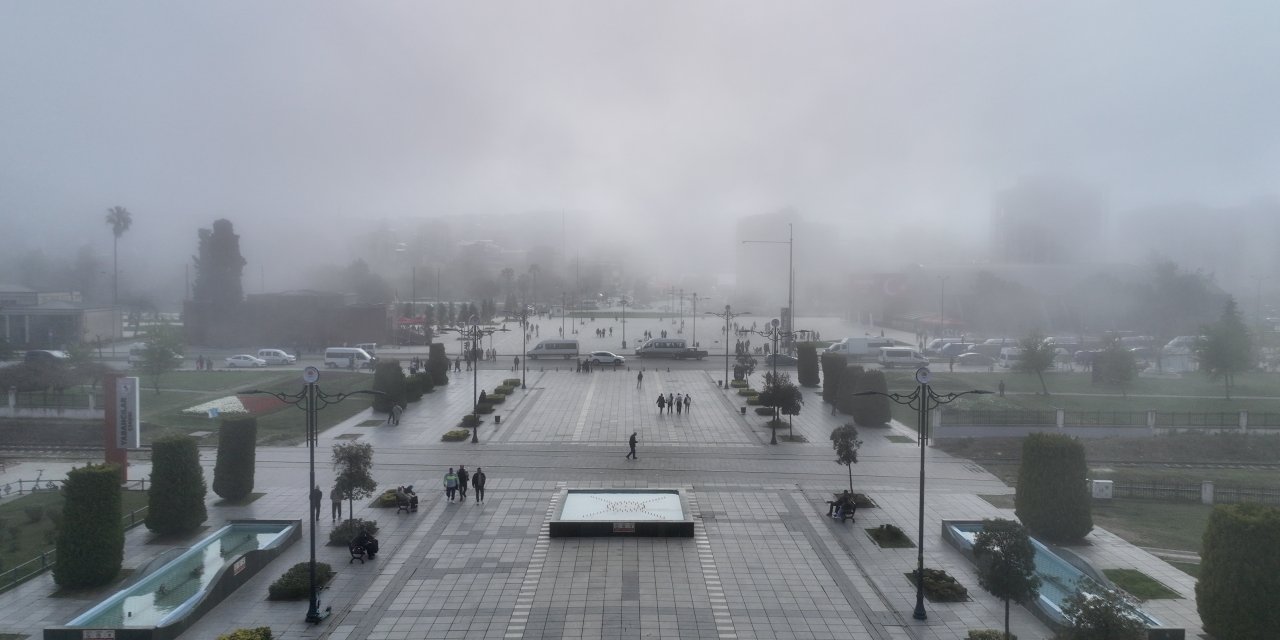 Samsun'u kaplayan sis denizi görüntülendi