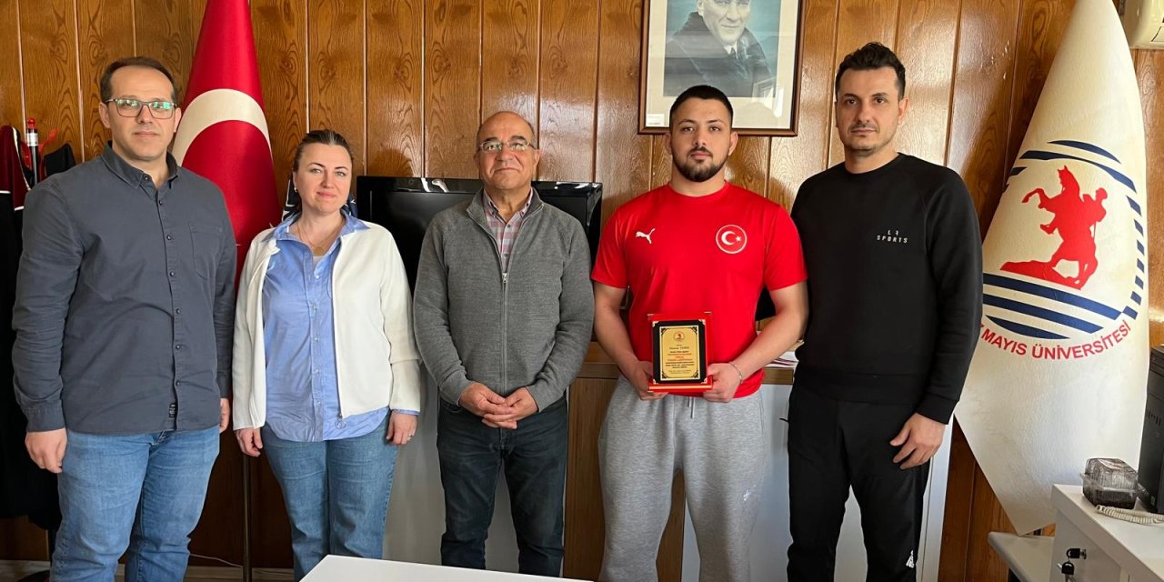 Türkiye Güreş Şampiyonası'nda çeyrek finale yükseldi