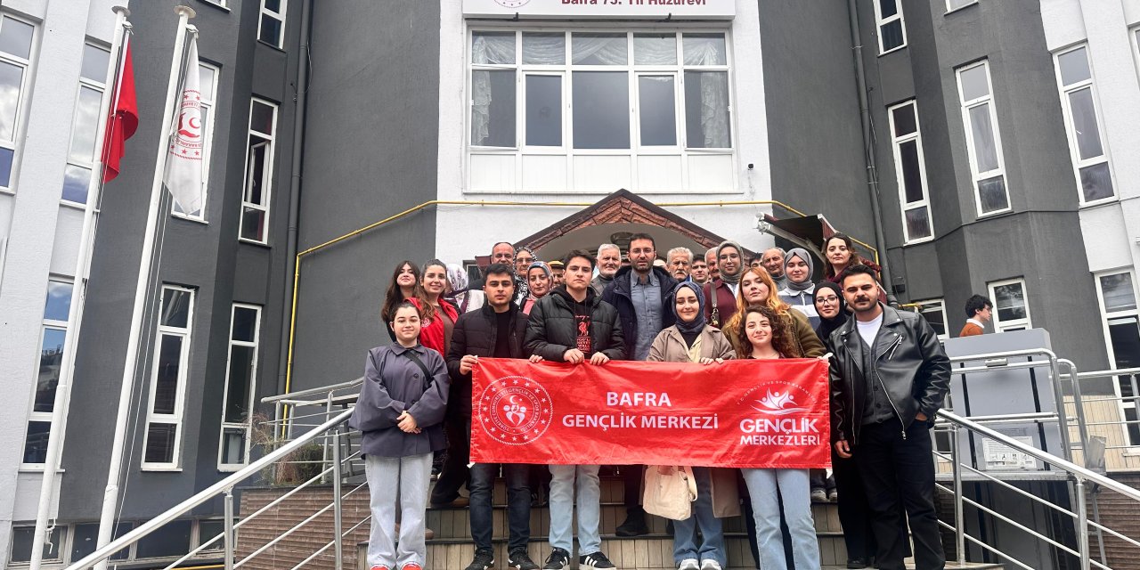 Samsun'da tıp fakültesi öğrencilerinden huzurevine ziyaret