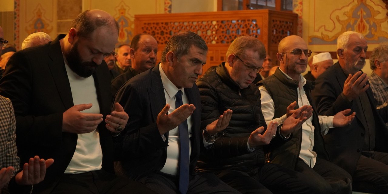 MHP Samsun Teşkilatı Alparslan Türkeş'i andı